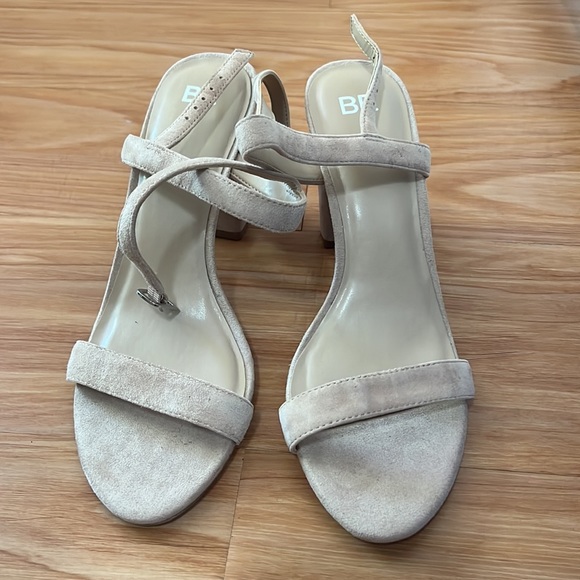 Heels - Picture 2 of 3